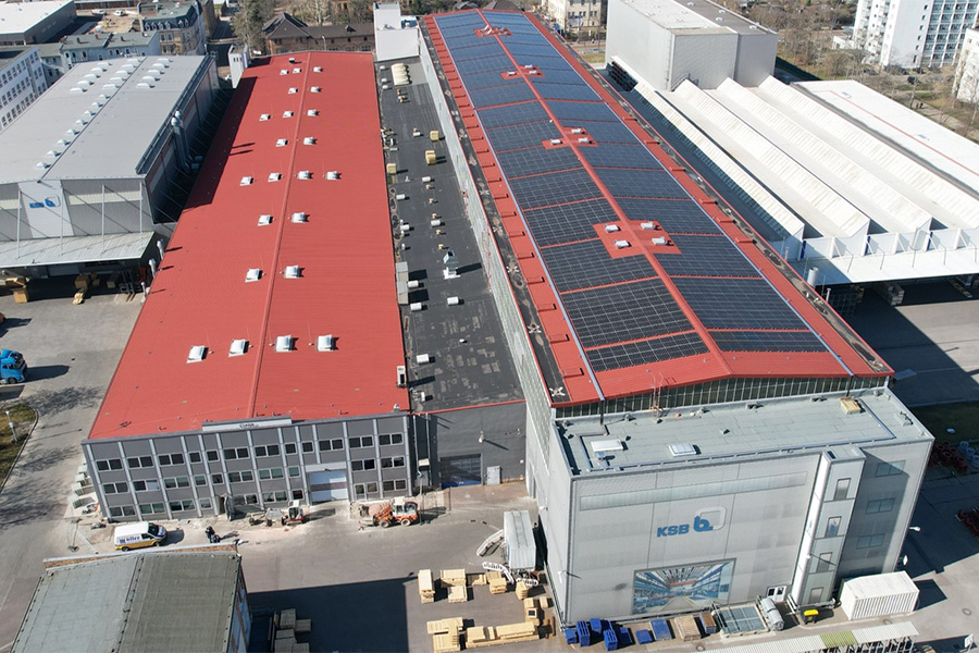 PV Anlage auf Hallendach.