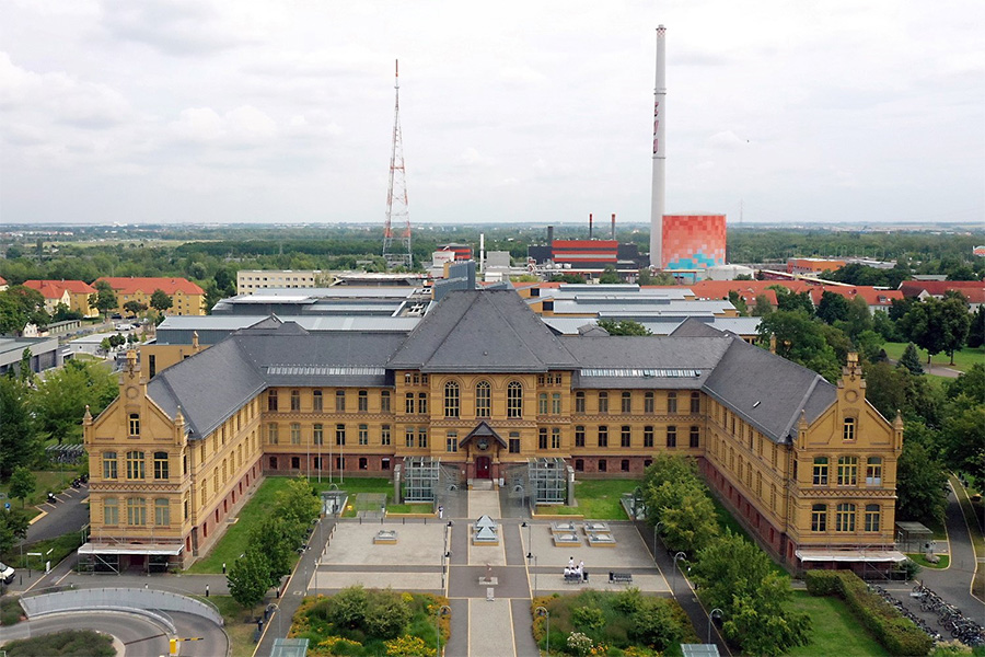 Krankenhaus Bergmannstrost, im Hintergrund der Energiepark Dieselstraße.