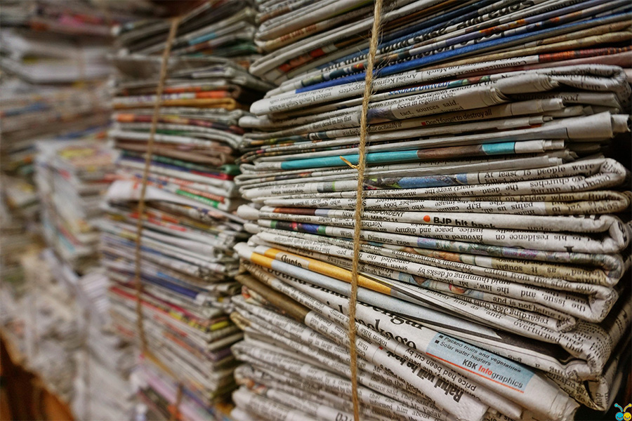 Zeitungsstapel.