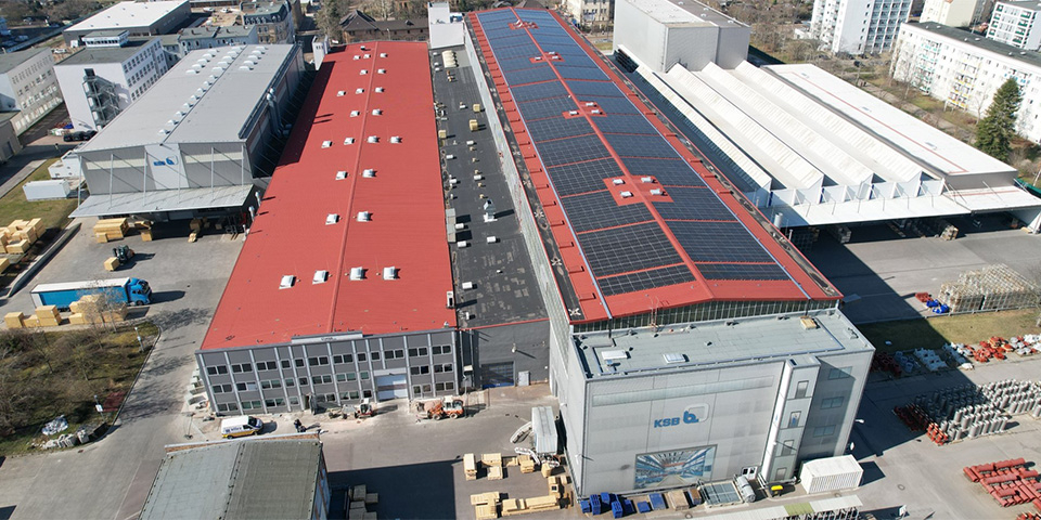 PV Anlage auf Hallendach.